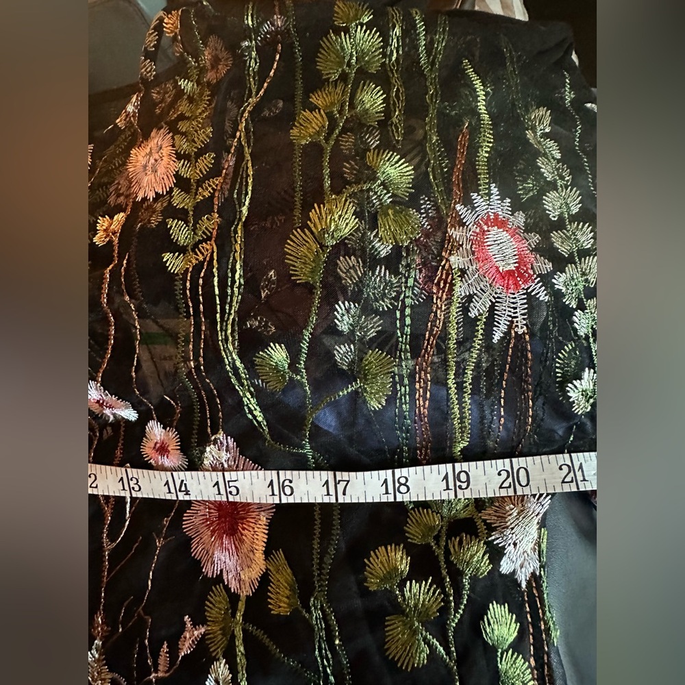 Romeo & Juliet Couture Floral Embroidered Mesh Top NWT - Picture 7 of 12